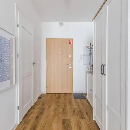 Apartment & W25/21 *